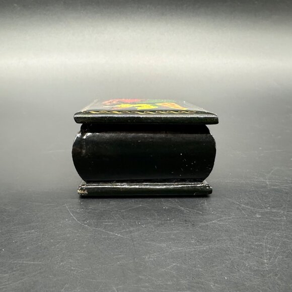 Vintage Russian Hand Painted Lacquerware Trinket Box Mythical Scene Red Interior - Picture 4 of 10